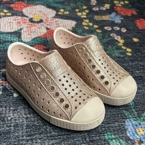 Native Jefferson Bling Gold Glitter Toddler Shoes, Size 8